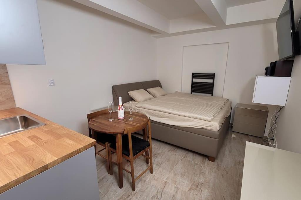 Luxusni Apartman Nedaleko Centra Praga Exterior foto